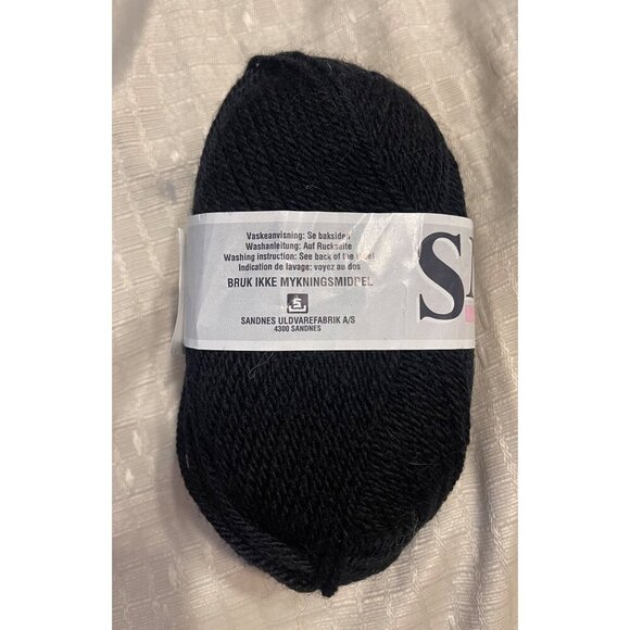 1 Skein Sandnes Garn Smart Superwash Wool Yarn DK Wt. 1099 3209 Black 1.76 oz - Picture 2 of 5